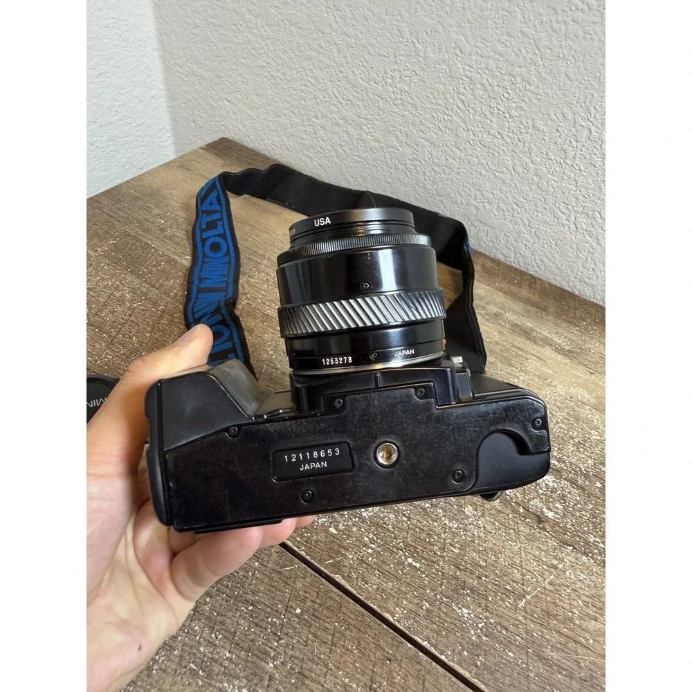 Minolta Maxxum 5000 AF 35mm Film Camera 35-70mm f/4 Zoom Lens Vintage